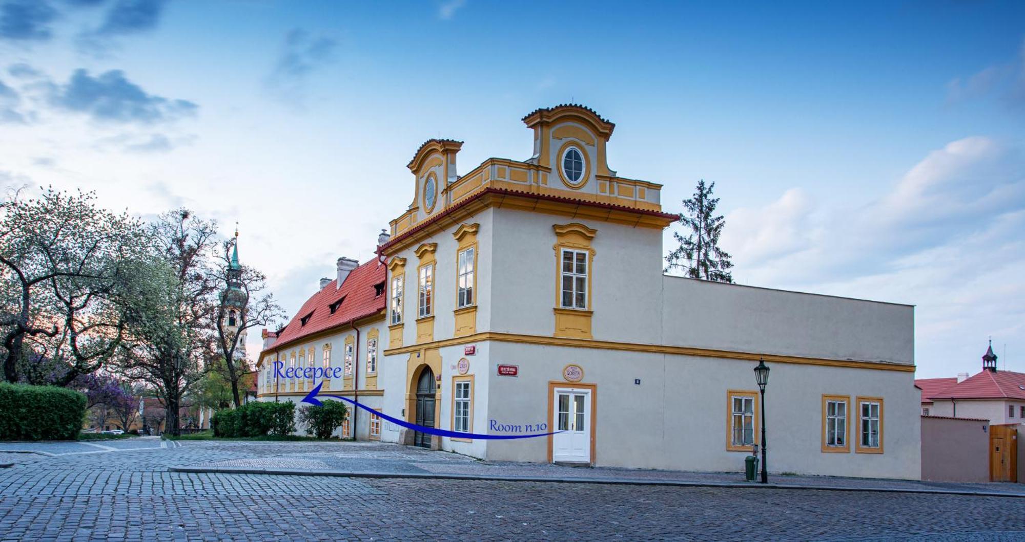 Loreta Hotel Prague Exterior photo